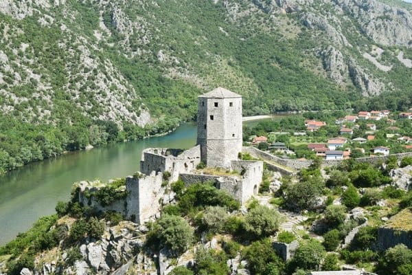 Tempat Menarik di Balkan - Pocitelj Medieval Town